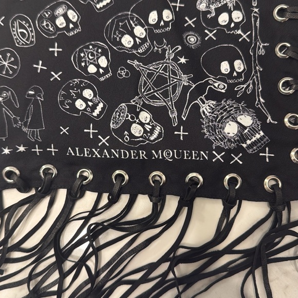 Alexander McQueen fringed scarf - Picture 3 of 3